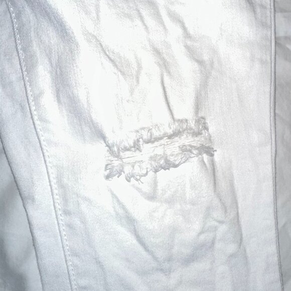 Signature Levi Strauss*White Mid-Rise Cropped Distressed Jeans - Picture 10 of 12